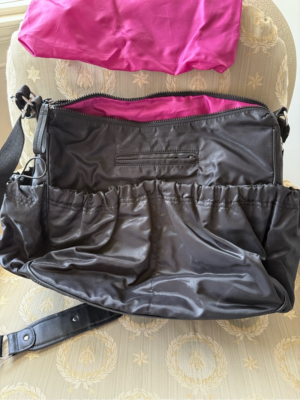 Rare Earth by Stone Mountain Everyday Black Crossbody Travel Bag with Pink Liner - Picture 4 of 7